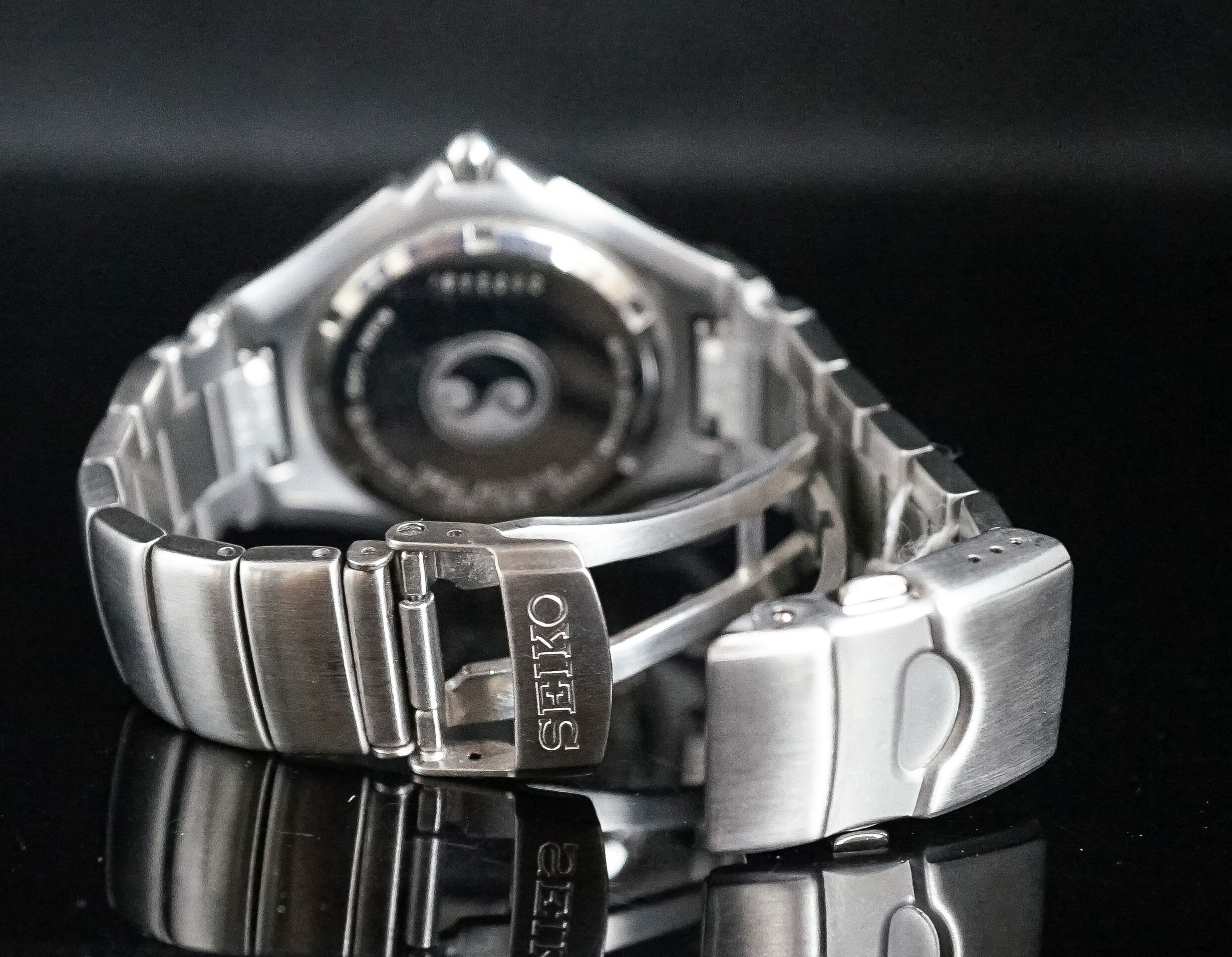 A gentleman's stainless steel Seiko Kinetic Auto Relay wrist watch, case diameter approx. 38mm, no box or papers.